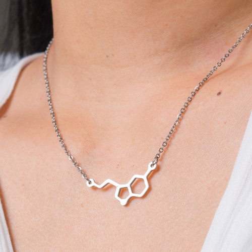 torpe concepto afijo Silver-plated serotonin necklace