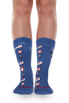 Calcetines con estampado de urgencias en vista frontal